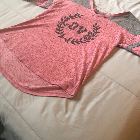 V neck shirt - Picture 3 of 4